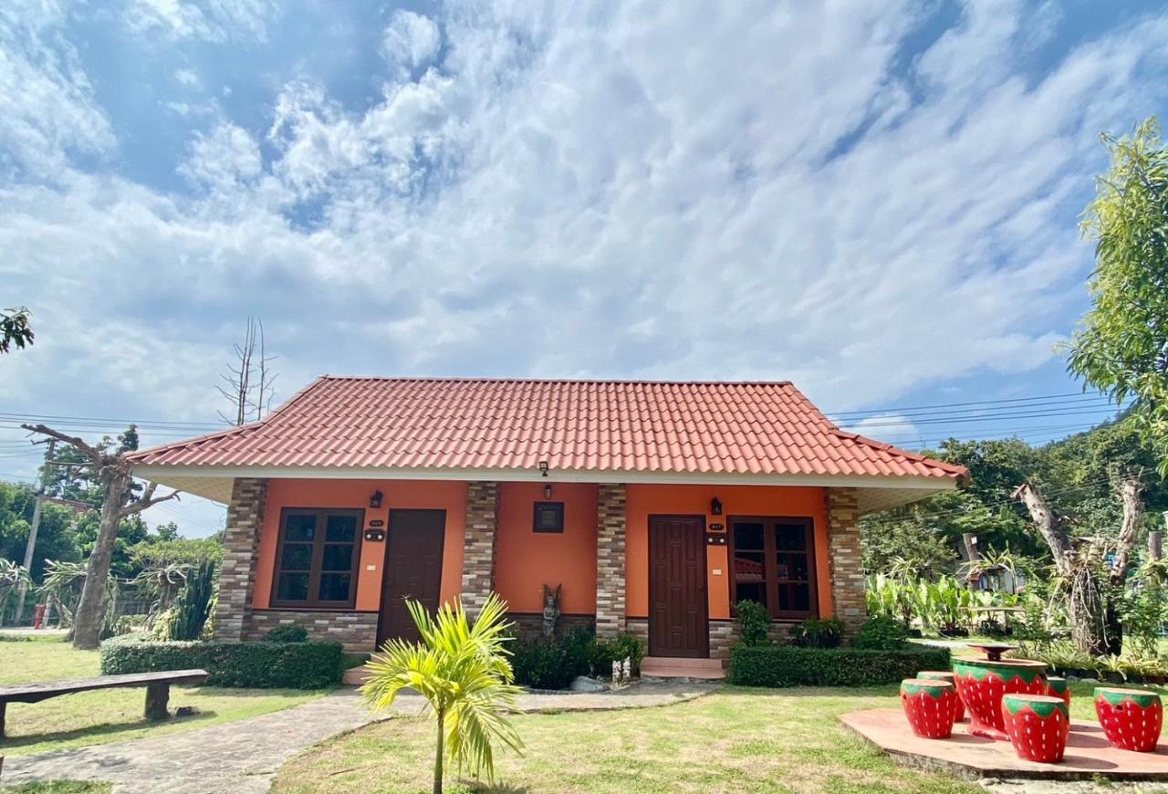Baanphuthadol Hotel Mae Hong Son Bagian luar foto