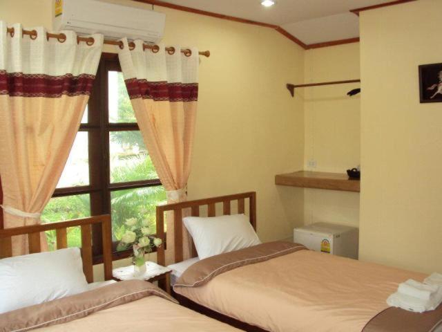 Baanphuthadol Hotel Mae Hong Son Bagian luar foto
