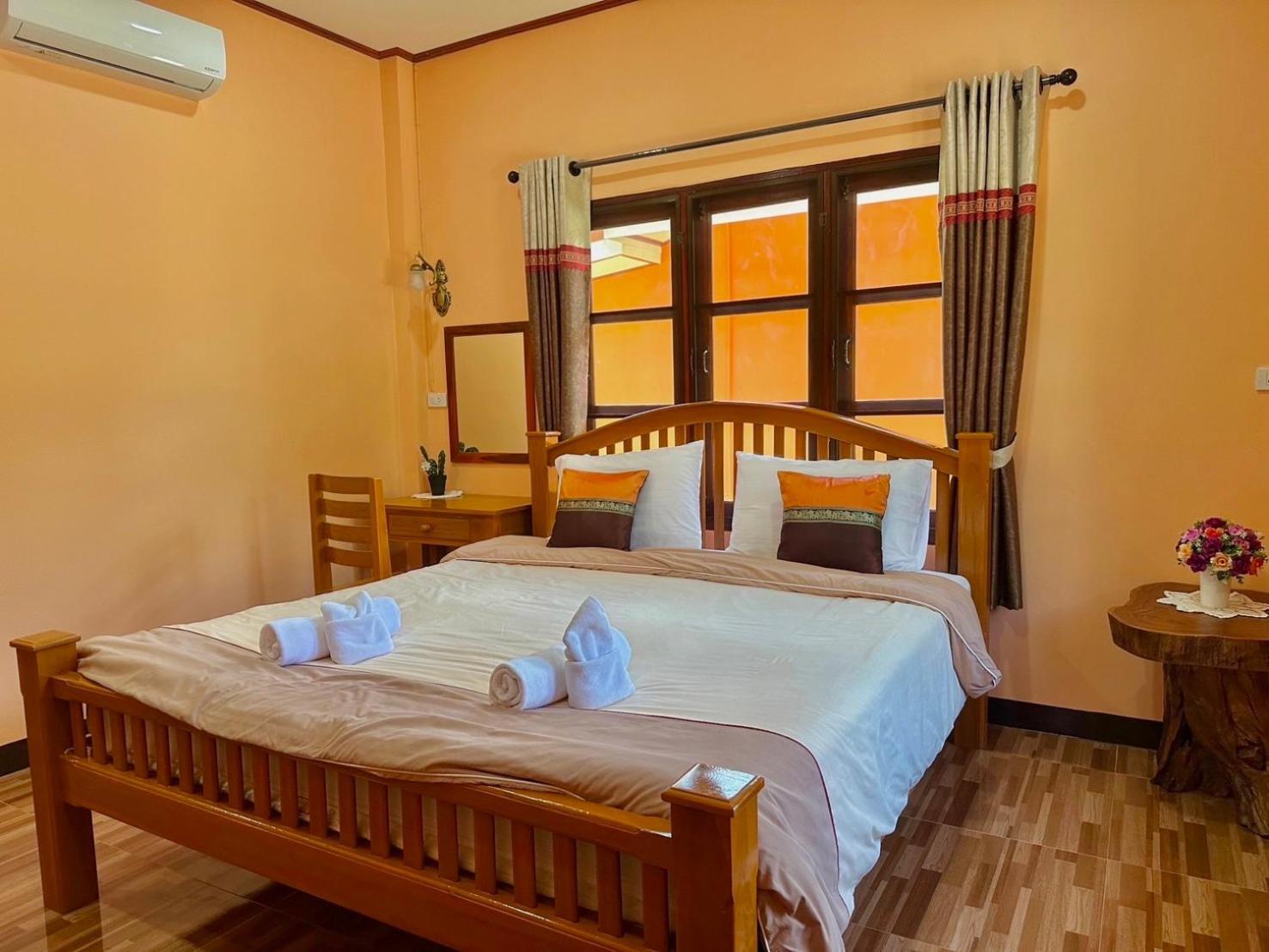Baanphuthadol Hotel Mae Hong Son Bagian luar foto