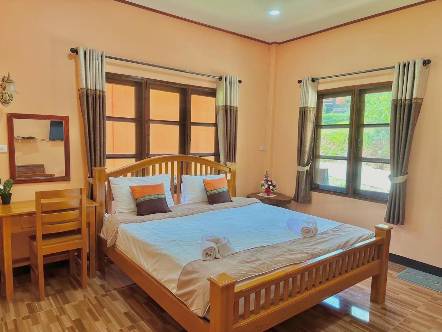 Baanphuthadol Hotel Mae Hong Son Bagian luar foto