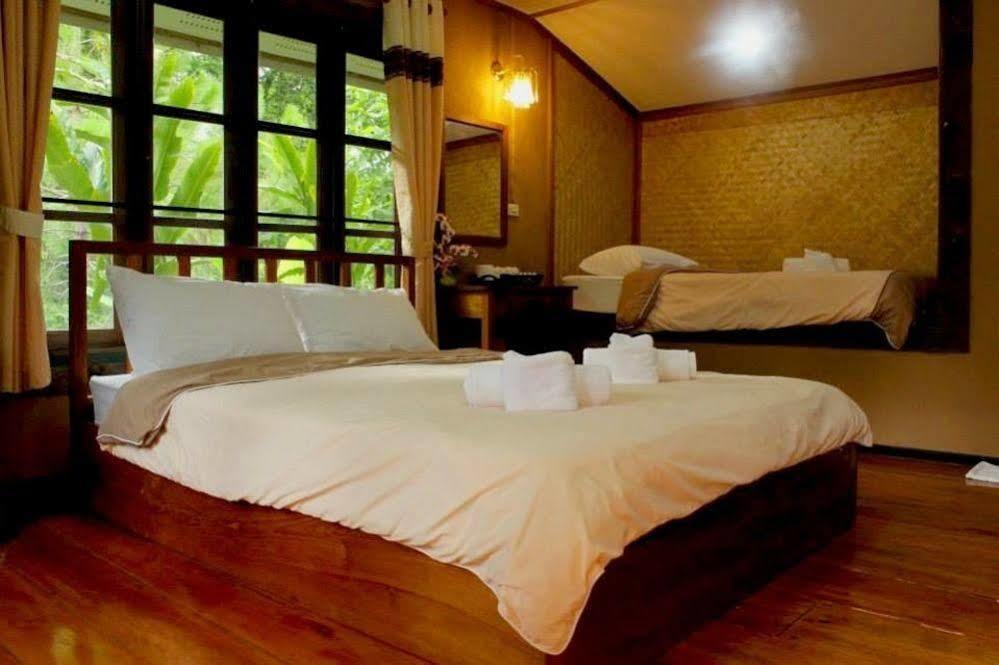 Baanphuthadol Hotel Mae Hong Son Bagian luar foto
