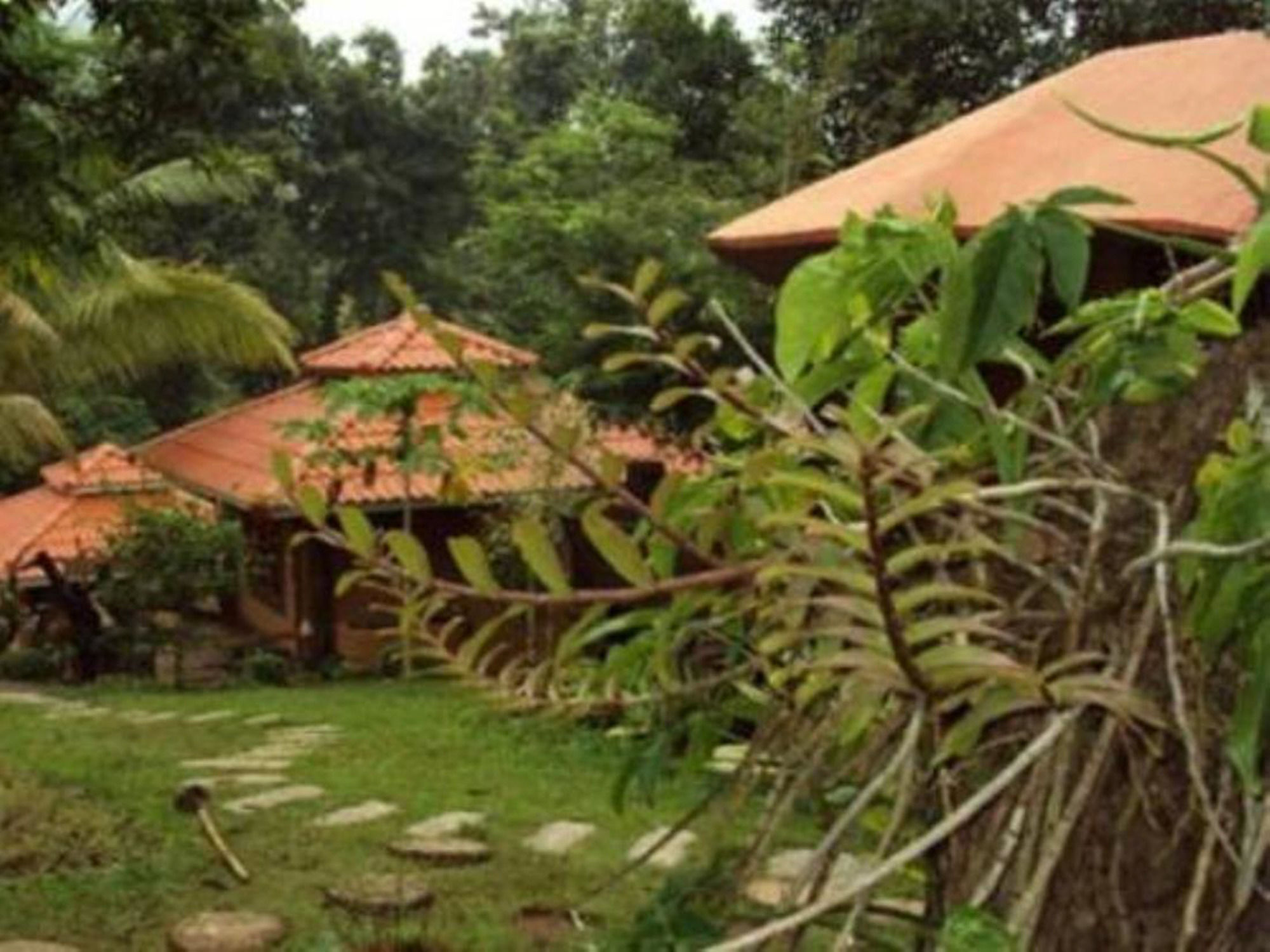 Baanphuthadol Hotel Mae Hong Son Bagian luar foto