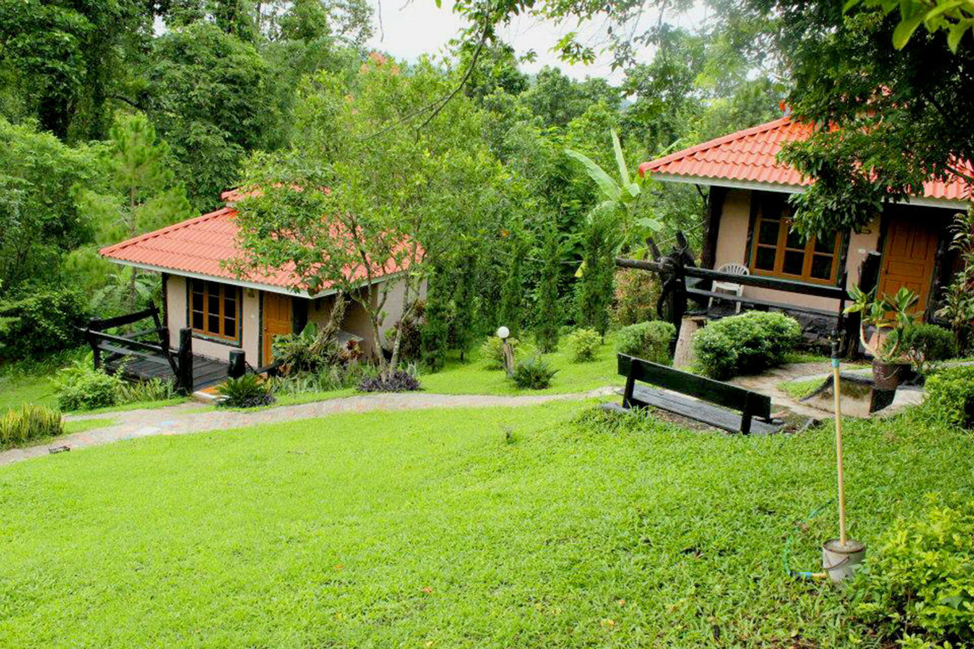 Baanphuthadol Hotel Mae Hong Son Bagian luar foto