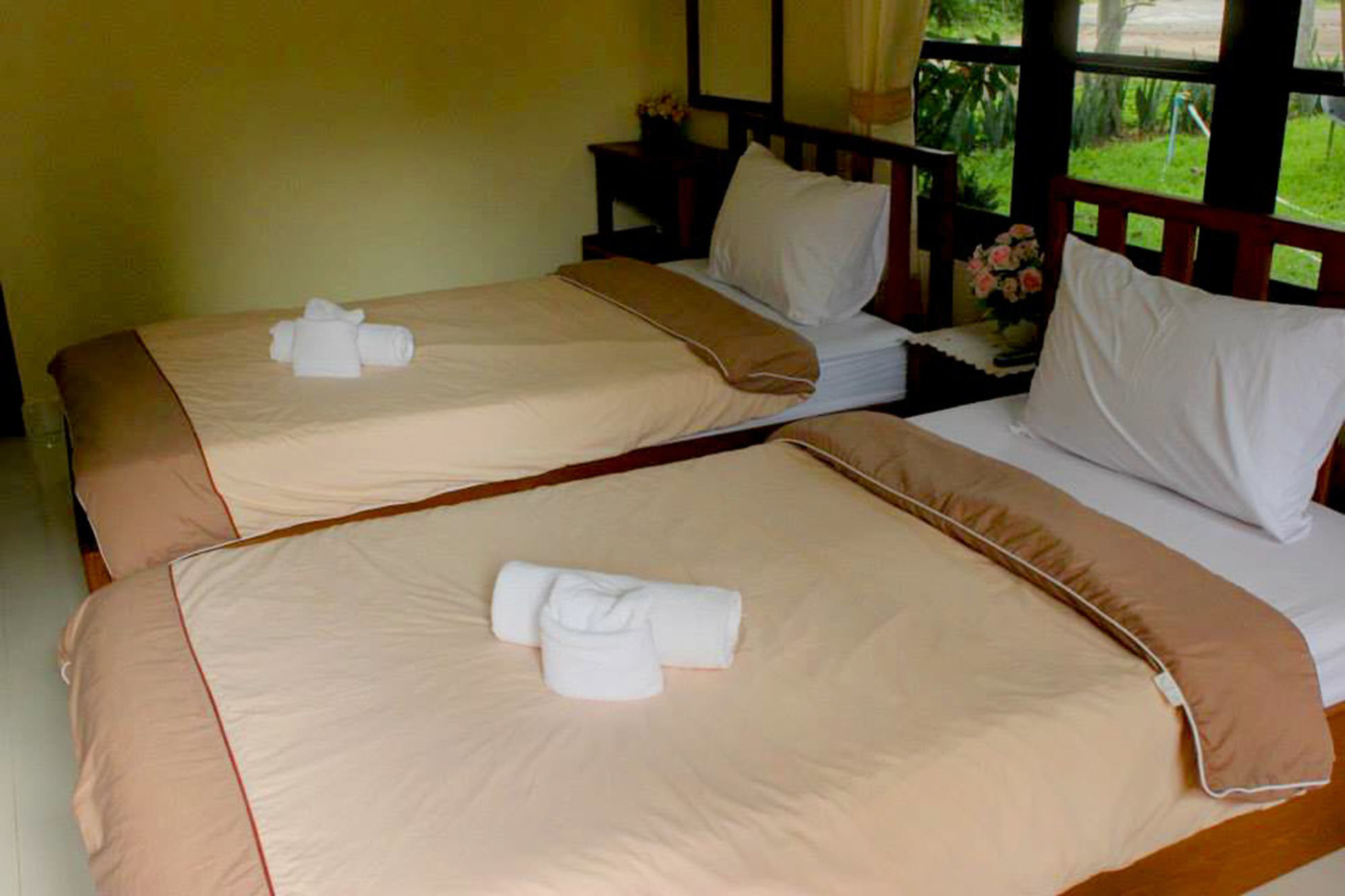 Baanphuthadol Hotel Mae Hong Son Bagian luar foto