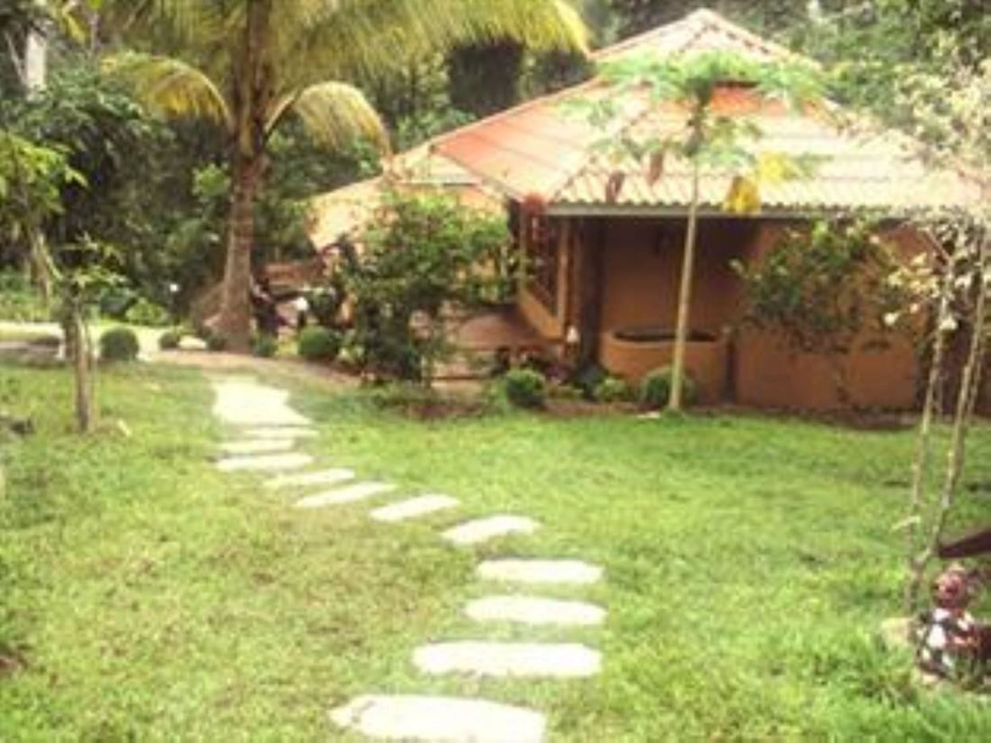 Baanphuthadol Hotel Mae Hong Son Bagian luar foto