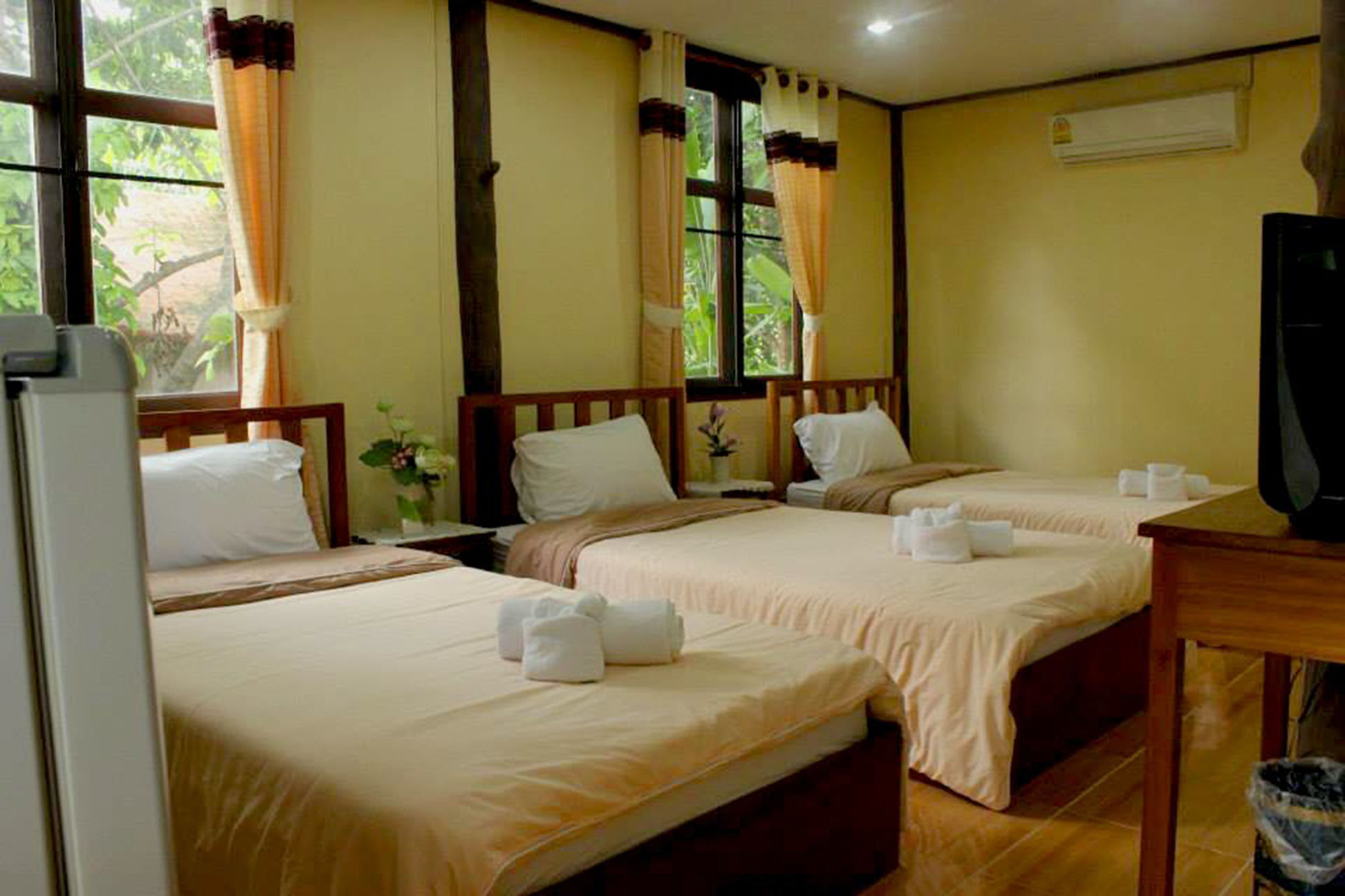 Baanphuthadol Hotel Mae Hong Son Bagian luar foto