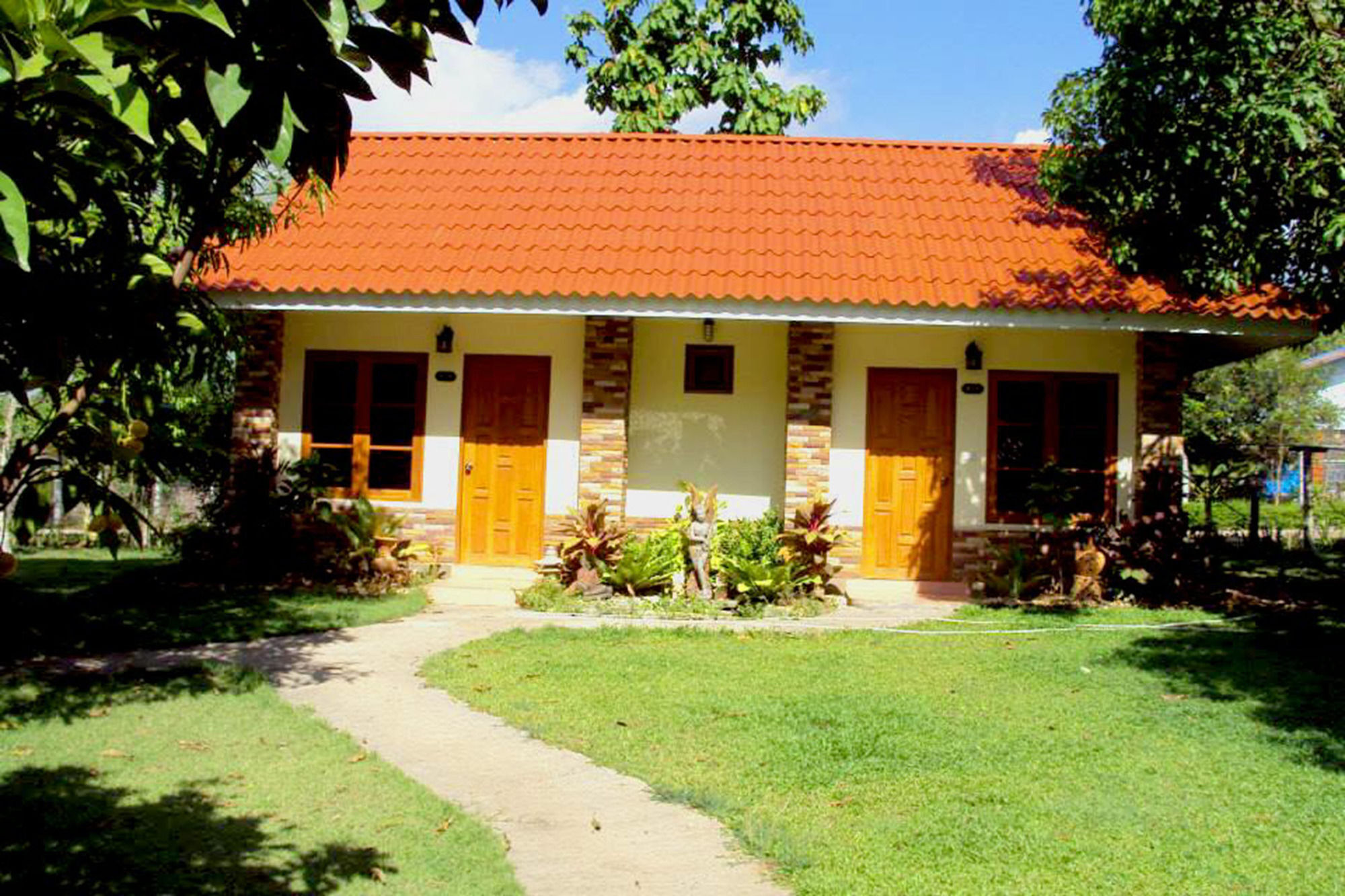 Baanphuthadol Hotel Mae Hong Son Bagian luar foto
